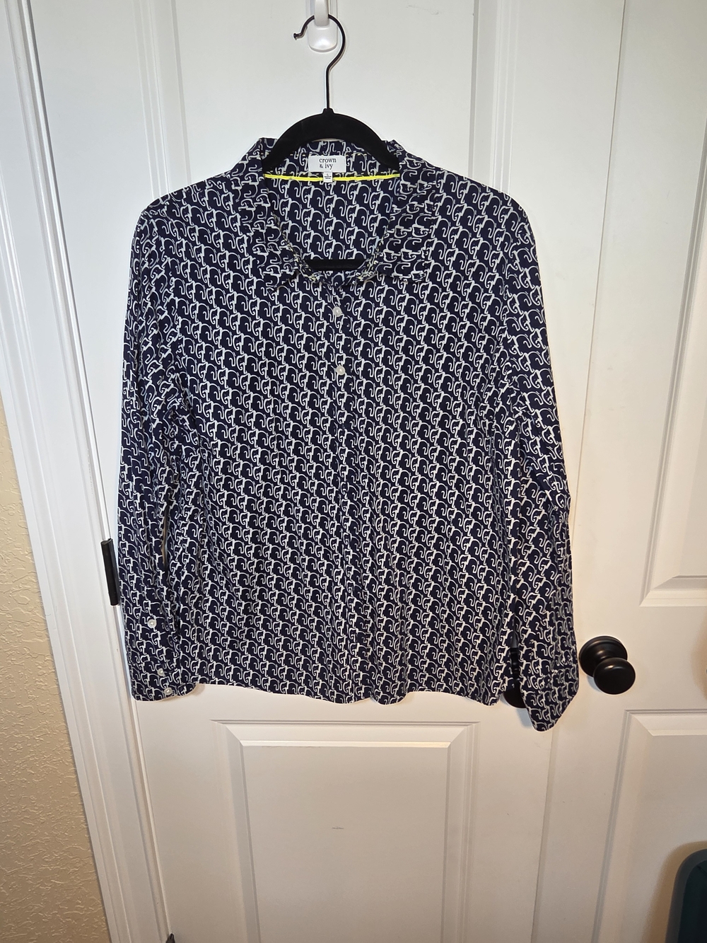 Crown & Ivy Navy and White Geometric Button-Down Shirt